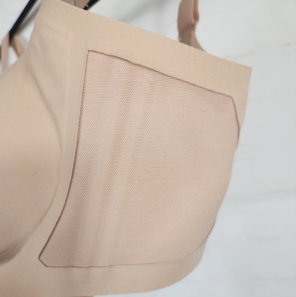 Honeylove Mesh CrossOver V-Neck Wireless Bra in Sand 40 C/D (1X) - Picture 9 of 12